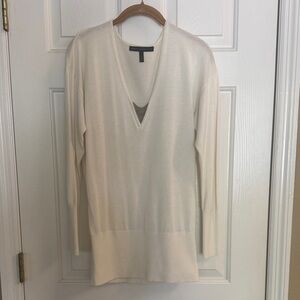 White House Black Market Cream V-Neck Pullover Sweater